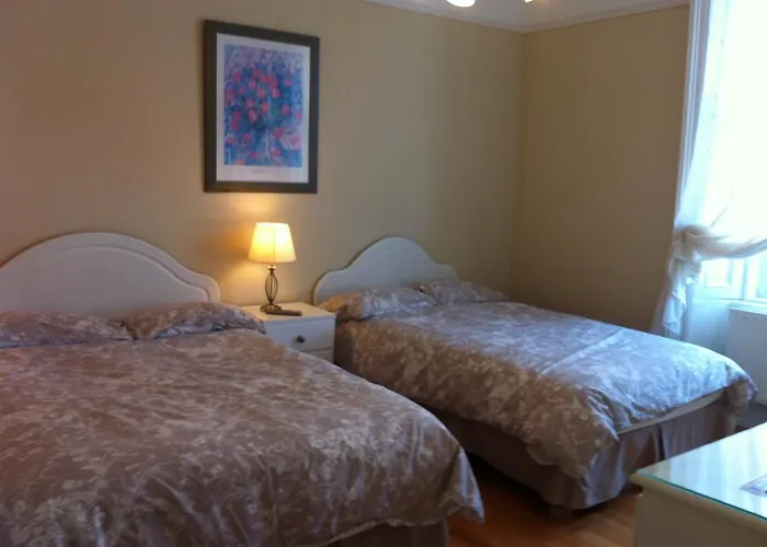 Bed & Breakfast Windsor 3*